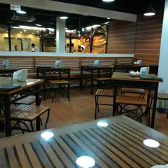 Happy Café & Noodles