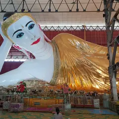 チャウタッジー寝釈迦仏（Chaukhtatgyi Buddha）