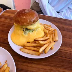 バーガー ＆ ミルクシェイク クレィン