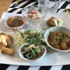 Cafe Zen 器とランチのお店