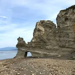 くぐり岩