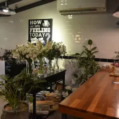 Lovin' Her Flower Cafe & Bar