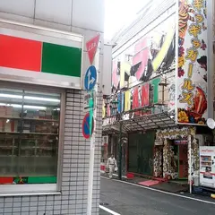 ファミリーマート 歌舞伎町さくら通り店