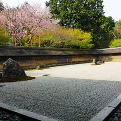 龍安寺 石庭 (Ryoan-Ji Rock Garden)