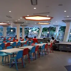 プラザ・レストラン