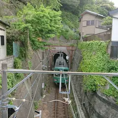 極楽洞(極楽寺トンネル)
