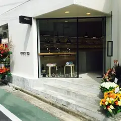 HºM'S" WatchStore OMOTESANDO