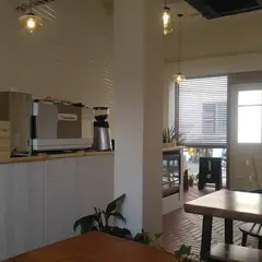 Café Four Years Apart