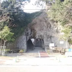 和田の岩門