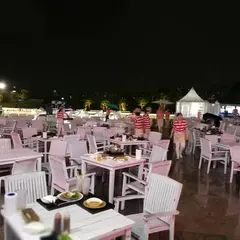 見上げるビアガーデン