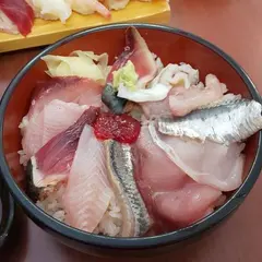 市場のすし屋