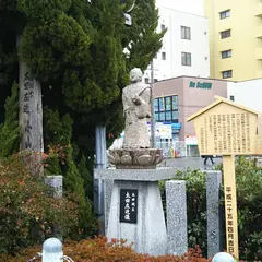 太田左近像 小山塚碑