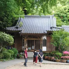 西蓮寺眼鏡岩観音堂