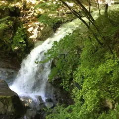 スッカン沢仁三郎の滝