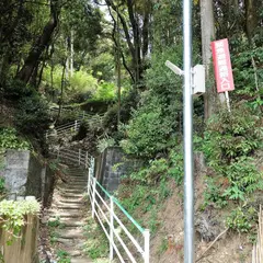 岡田以蔵の墓