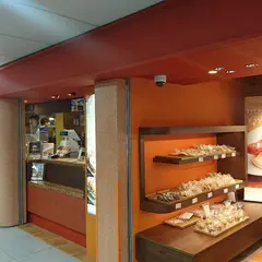 cafe LAT25° 新横浜駅店