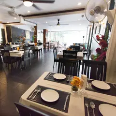 d Thai Restaurant Surin Beach