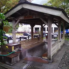 宇奈月温泉駅の足湯「くろなぎ」