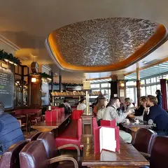 Café Panis.