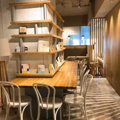 tables cook & jonathan’s bookstore （タブレスクック＆ジョナサンズ ブックストア）