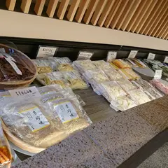 東山八百伊