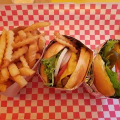 Luckys Famous Burgers