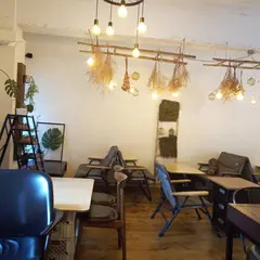 LOUNGE MARKET