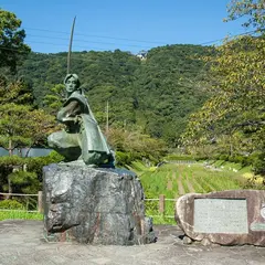 剣豪佐々木小次郎の像