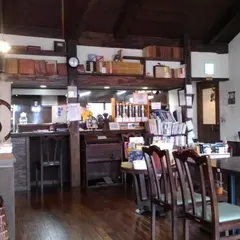 長崎次郎喫茶室－熊本新町の長崎次郎書店二階の喫茶室です。