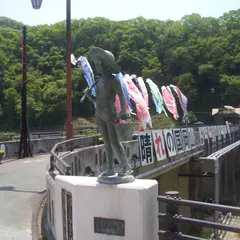 ゆ〜らぎ橋鷺の大噴水
