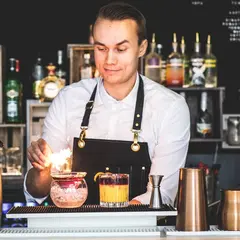 Cafe & Bar 21