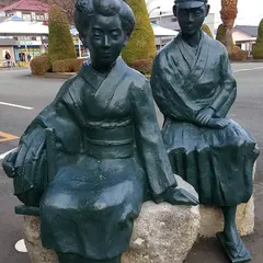 河津駅 伊豆の踊り子像