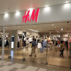H&M 神戸ハーバーランドumie店