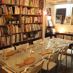 TREASURE RIVER book cafe