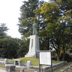 前田正甫の銅像