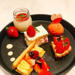 サロン ダイニング