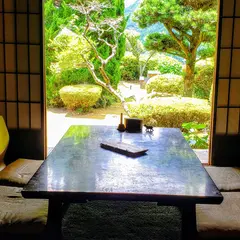 茅葺屋根の古民家カフェ ＣａｆｅGenten