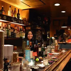 Bar Paper Moon