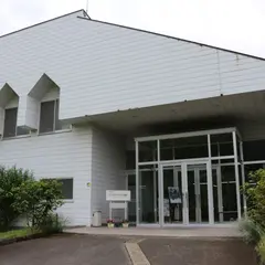 トミオカホワイト美術館