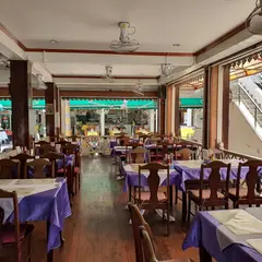 Break Point Hotel & Restaurant