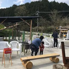やぎの木登りガーデンカフェ
