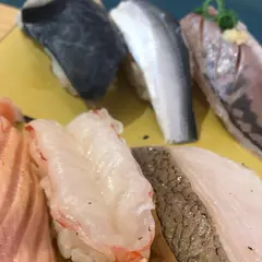 地魚回転寿司 山傳丸