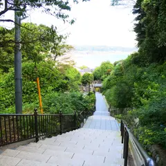 極楽寺切通しの階段