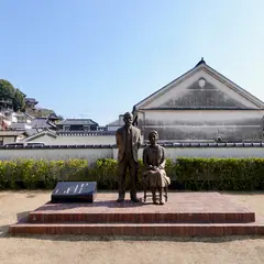 竹鶴政孝・リタ銅像