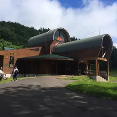 くろもり館