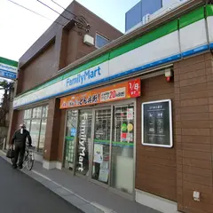 ファミリーマート 駒沢大学駅前店