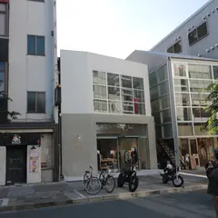 ＦＬＡＴ ＡＭＢ 栄
