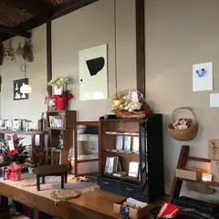 雑貨と喫茶 ku-ji