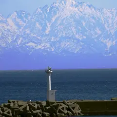 氷見漁港白の灯台（氷見港東防波堤灯台）