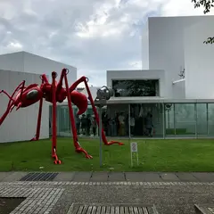 十和田市現代美術館（JRバス東北）